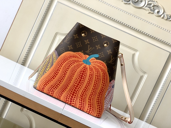 ルイヴィトンバッグ背面デザイン